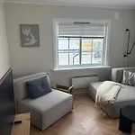 Apartament Sjarmerende I Tomannsbolig *