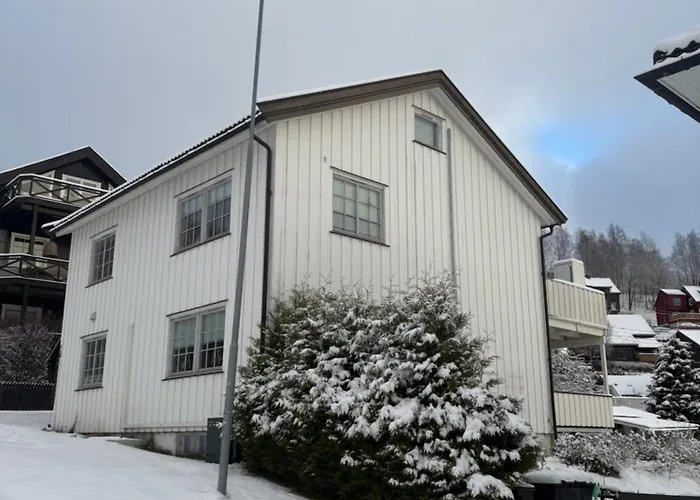 Sjarmerende I Tomannsbolig Apartamento *